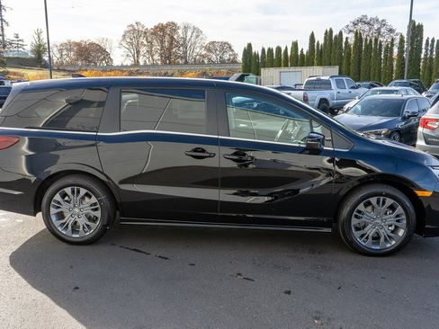 New 2026 Honda Odyssey Touring image 5