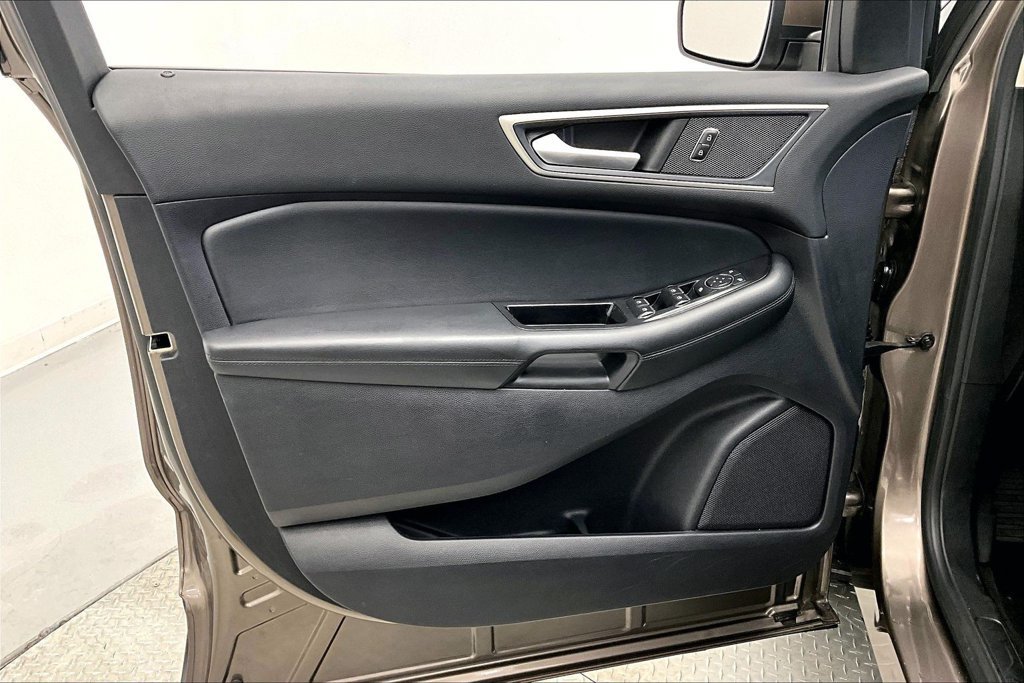 Used 2019 Ford Edge SEL w/ Equipment Group 201A AWD/4WD image 17