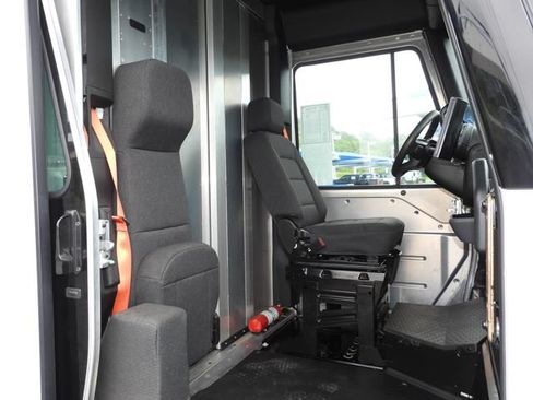 Used 2024 Chevrolet Brightdrop 400 w/ Commercial Equipment Package AWD/4WD image 30