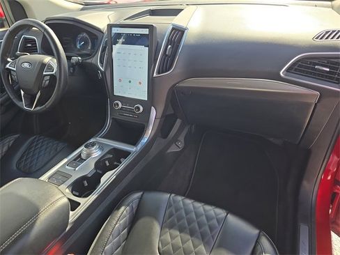 Used 2024 Ford Edge Titanium image 14