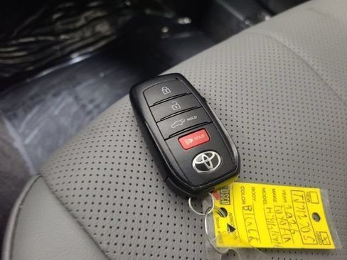 Used 2026 Toyota Highlander Platinum AWD/4WD image 41
