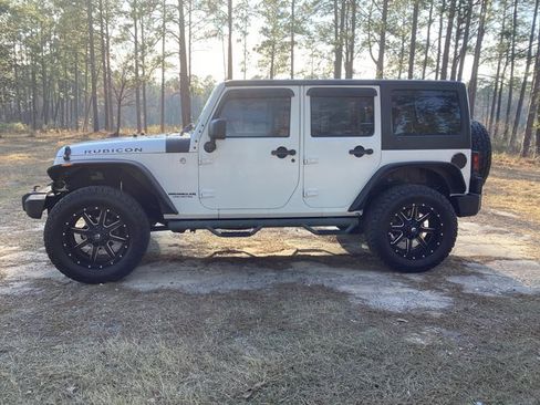 Used 2015 Jeep Wrangler Unlimited Rubicon w/ Connectivity Group image 2