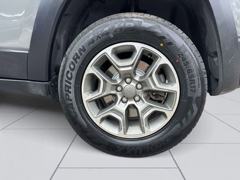 Used 2022 Jeep Cherokee Trailhawk w/ Premium Leather Package AWD/4WD image 8