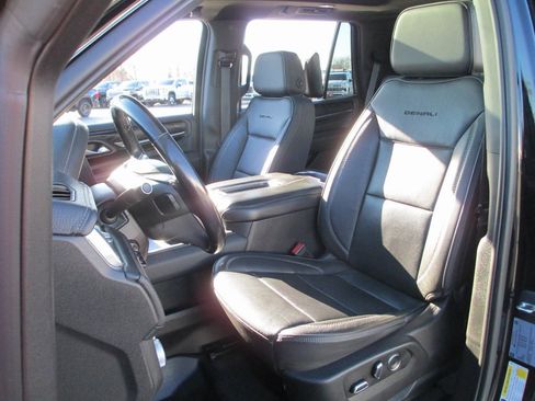 Used 2021 GMC Yukon Denali w/ Denali Premium Package image 21