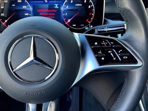 Used 2025 Mercedes-Benz GLC 300 4MATIC image 21