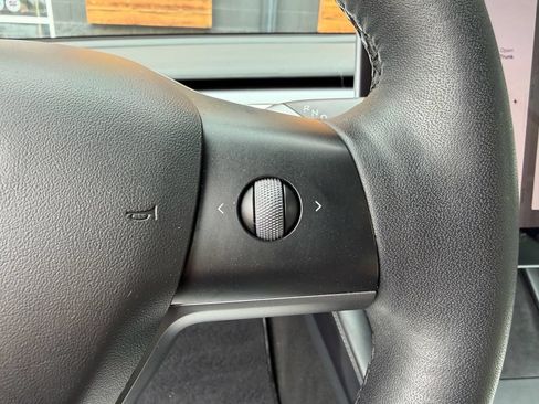 Used 2022 Tesla Model 3 Long Range AWD/4WD image 29