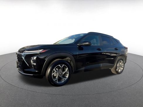 Used 2025 Chevrolet Trax LT w/ LT Convenience Package image 7