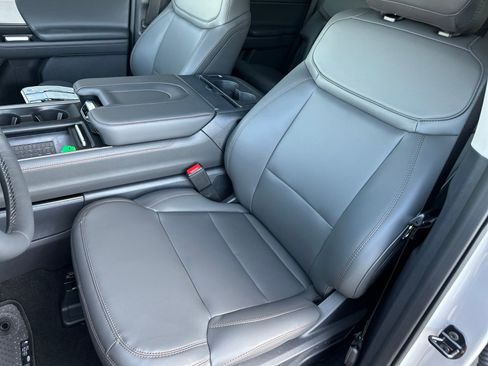 New 2025 Ford Expedition Active image 23