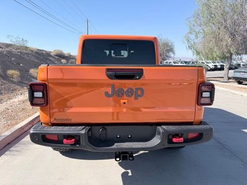 Used 2025 Jeep Gladiator Rubicon AWD/4WD image 7