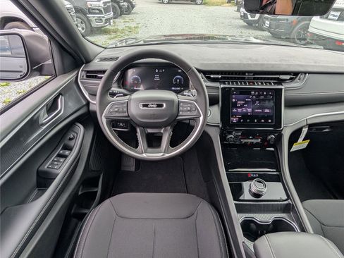 New 2025 Jeep Grand Cherokee Laredo X image 12