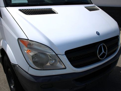 Used 2012 Mercedes-Benz Sprinter 2500 image 2