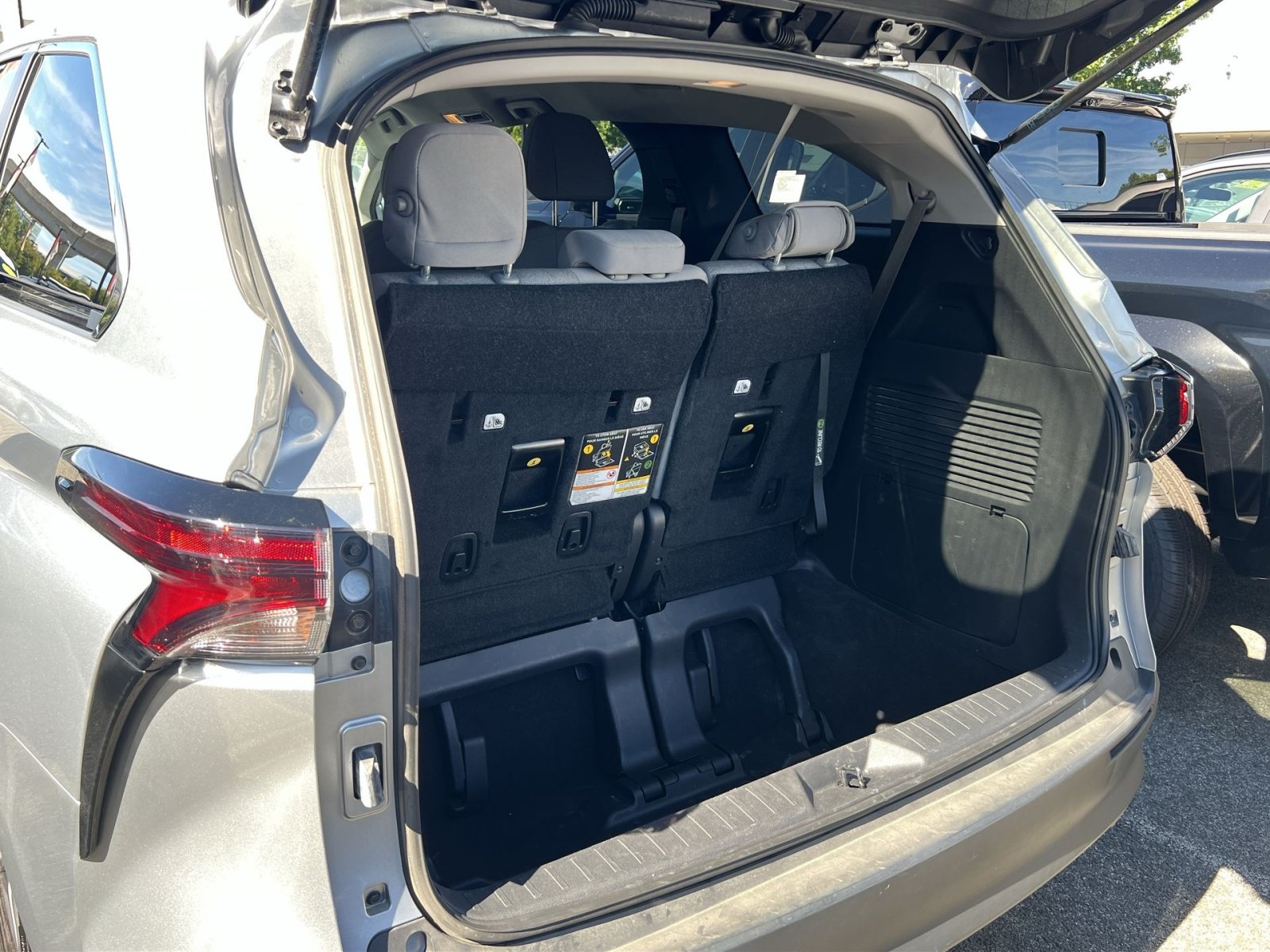 Used 2025 Toyota Sienna LE FWD image 22