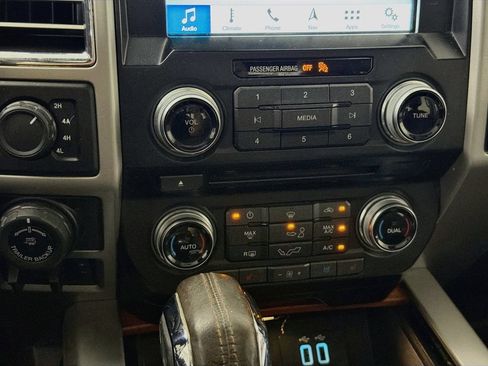 Used 2016 Ford F150 King Ranch w/ Equipment Group 601A Luxury AWD/4WD image 21