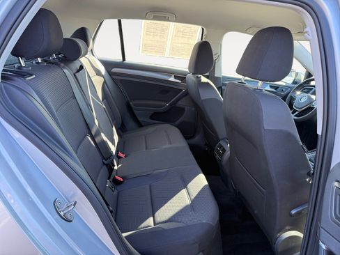 Used 2019 Volkswagen e-Golf SE w/ Driver Assistance Package image 18
