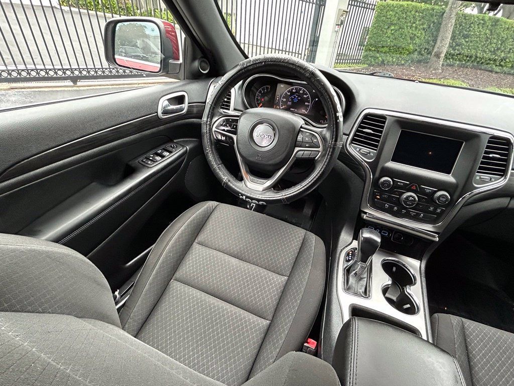 Used 2021 Jeep Grand Cherokee Laredo RWD image 9