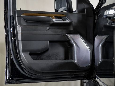 Used 2024 Chevrolet Silverado 2500 High Country w/ High Country Premium Package image 36