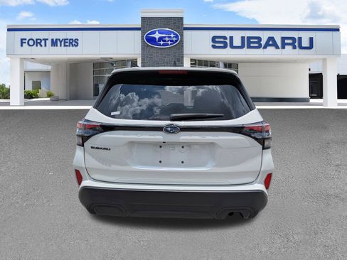 Used 2025 Subaru Forester Premium AWD/4WD image 5