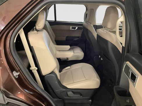 Used 2020 Ford Explorer XLT w/ Equipment Group 202A RWD image 22