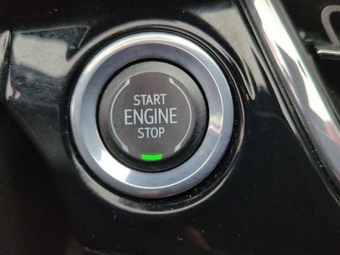 Used 2025 Chevrolet Trax RS w/ Sunroof Package image 16