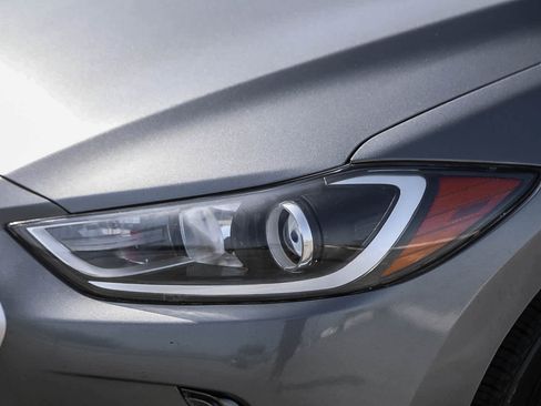 Used 2018 Hyundai Elantra Value Edition FWD image 8