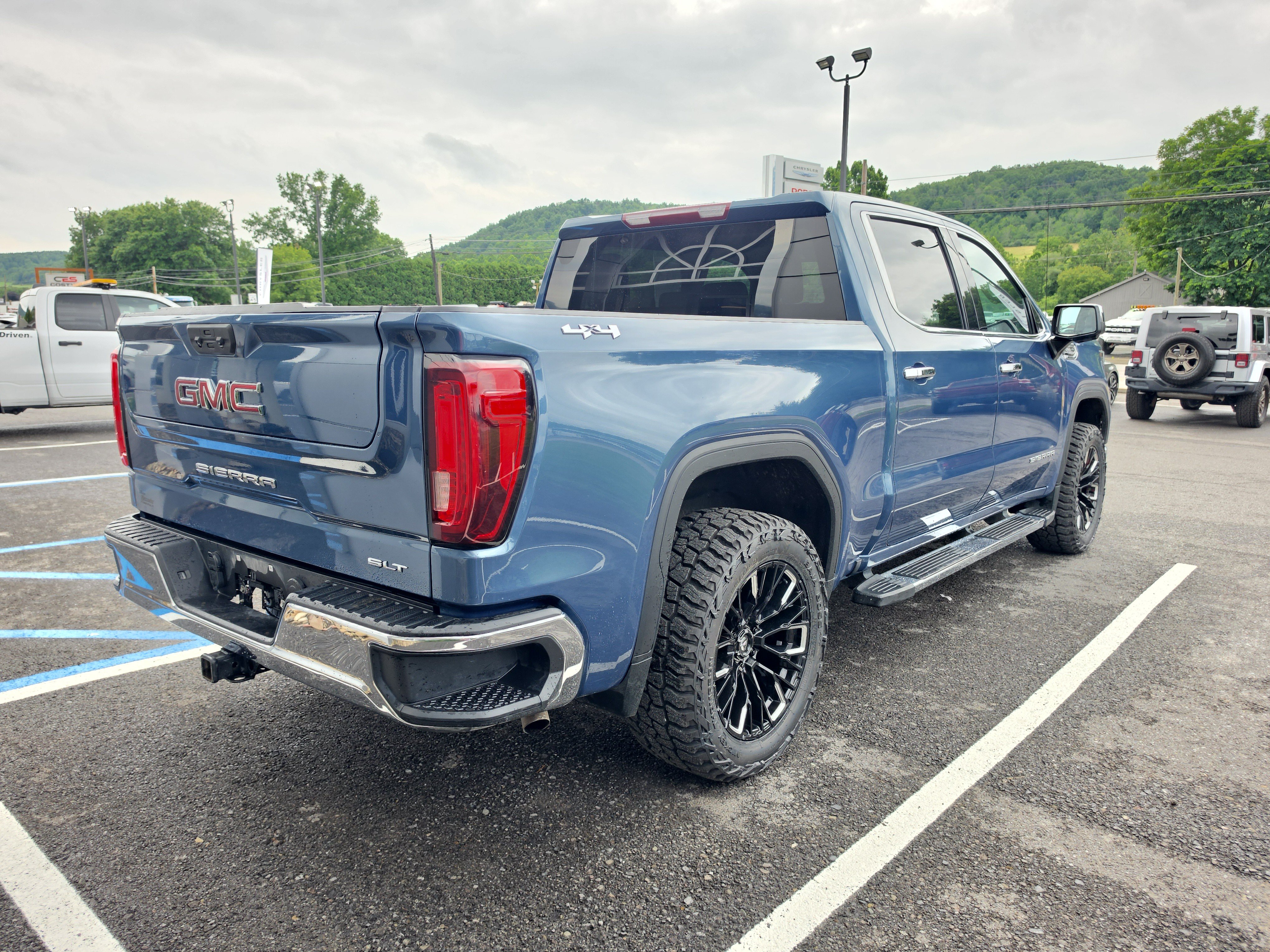 Used 2024 GMC Sierra 1500 SLT AWD/4WD image 3