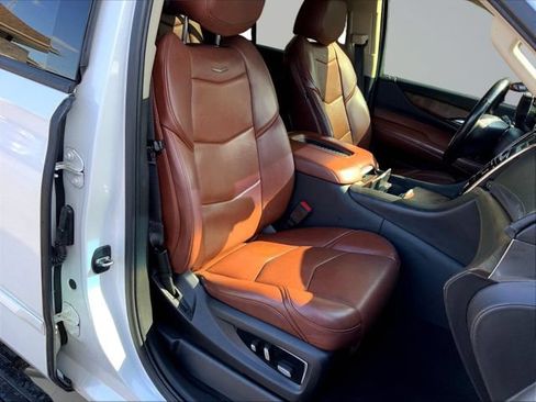 Used 2019 Cadillac Escalade Premium Luxury AWD/4WD image 30