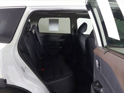 Used 2023 Nissan Rogue SL w/ SL Premium Package image 34