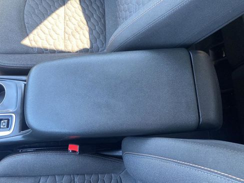 Used 2021 Chevrolet Equinox LT image 30