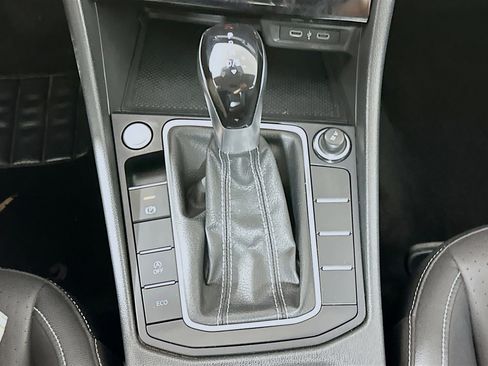 Used 2024 Volkswagen Jetta SE image 24