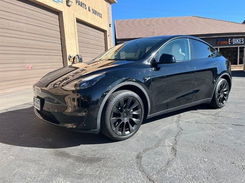 Used 2022 Tesla Model Y Long Range AWD/4WD image 8