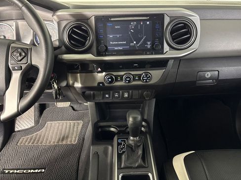 Used 2017 Toyota Tacoma SR5 w/ Tow Package image 28