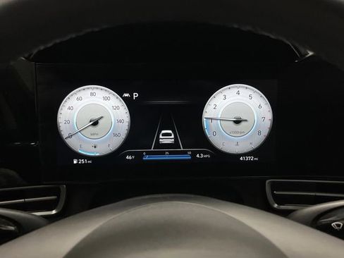 Used 2021 Hyundai Elantra Limited image 18