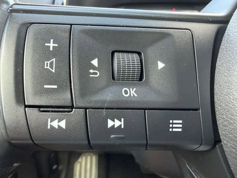 Used 2025 Nissan Pathfinder SV FWD image 19