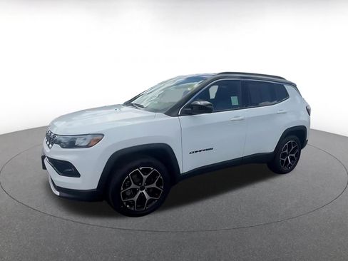 Used 2025 Jeep Compass Limited image 8
