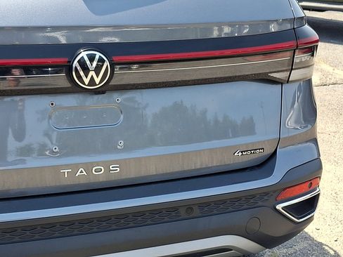 Used 2025 Volkswagen Taos SE AWD/4WD image 16