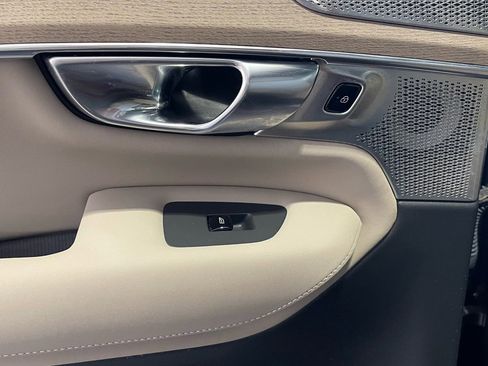 Used 2025 Volvo XC90 T8 Ultra w/ Lounge Package image 31