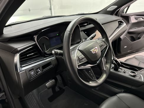 Used 2025 Cadillac XT5 Premium Luxury image 18