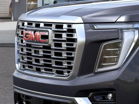 Used 2026 GMC Yukon Denali w/ Sun & Power Step Package AWD/4WD image 13