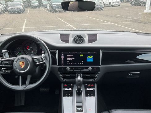 Used 2023 Porsche Macan AWD/4WD image 5