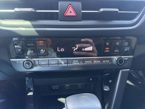 Certified 2024 Kia Seltos SX w/ SX Sunroof Package AWD/4WD image 16