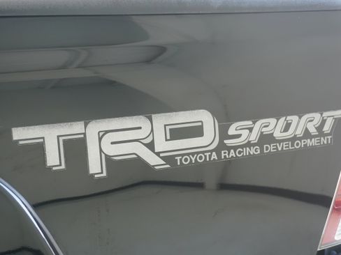 Used 2015 Toyota Tacoma TRD Sport w/ TRD Sport Package image 7