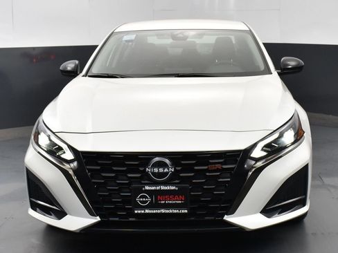 New 2025 Nissan Altima 2.5 SR image 3