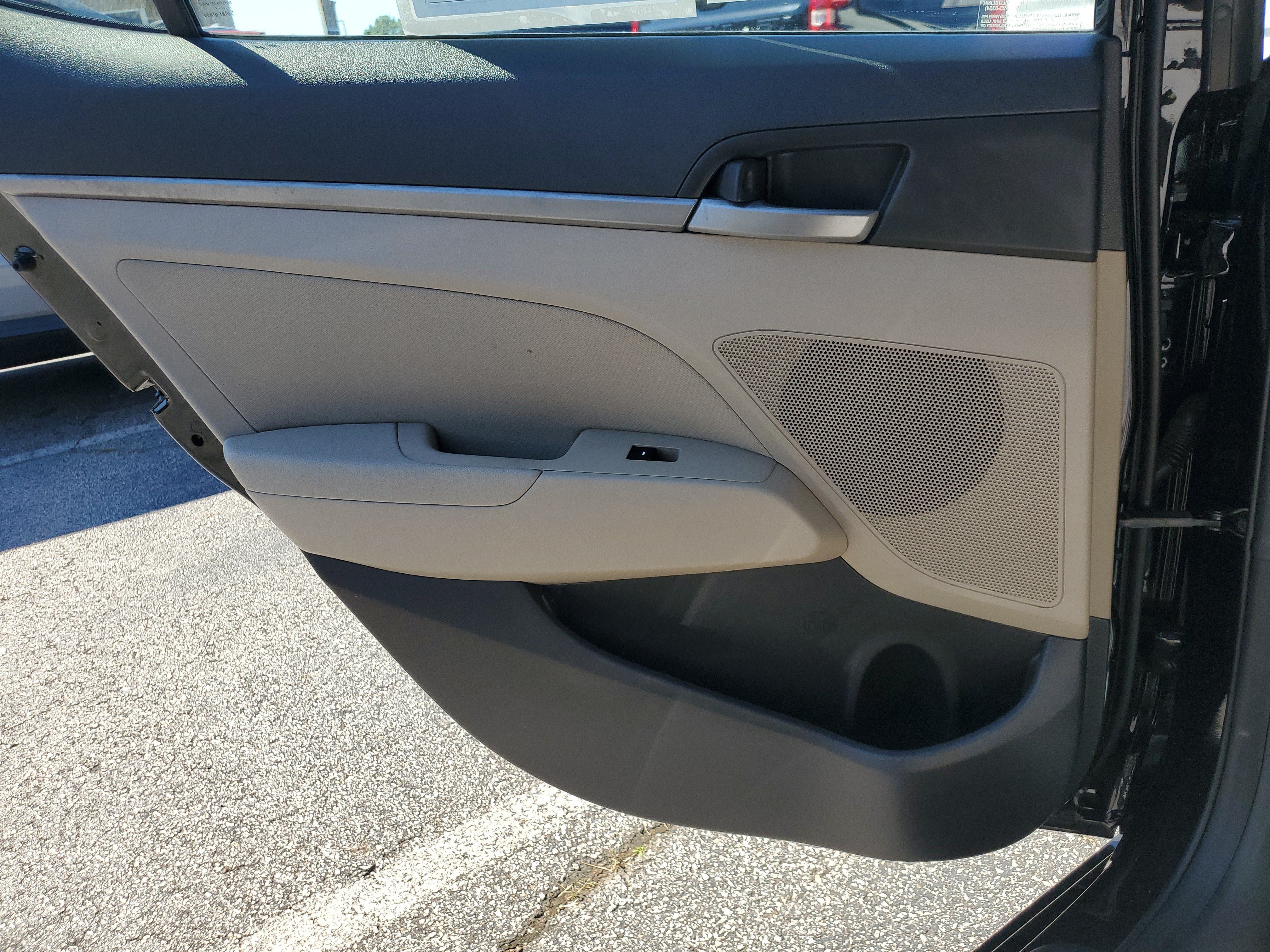 Used 2017 Hyundai Elantra SE FWD image 13