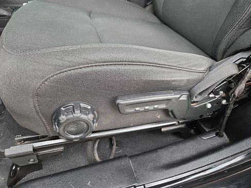 Used 2019 Jeep Wrangler Sport AWD/4WD image 13