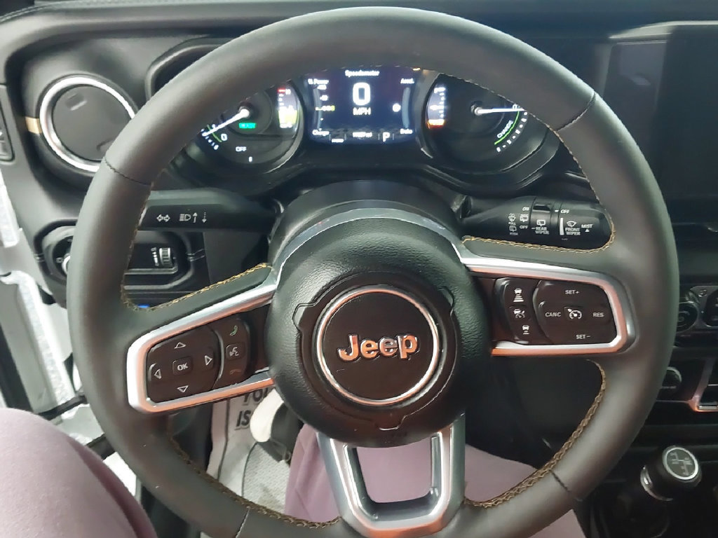 Used 2024 Jeep Wrangler Unlimited Sahara AWD/4WD image 5