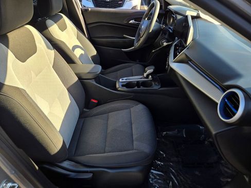 Used 2025 Chevrolet Trax LS FWD image 15