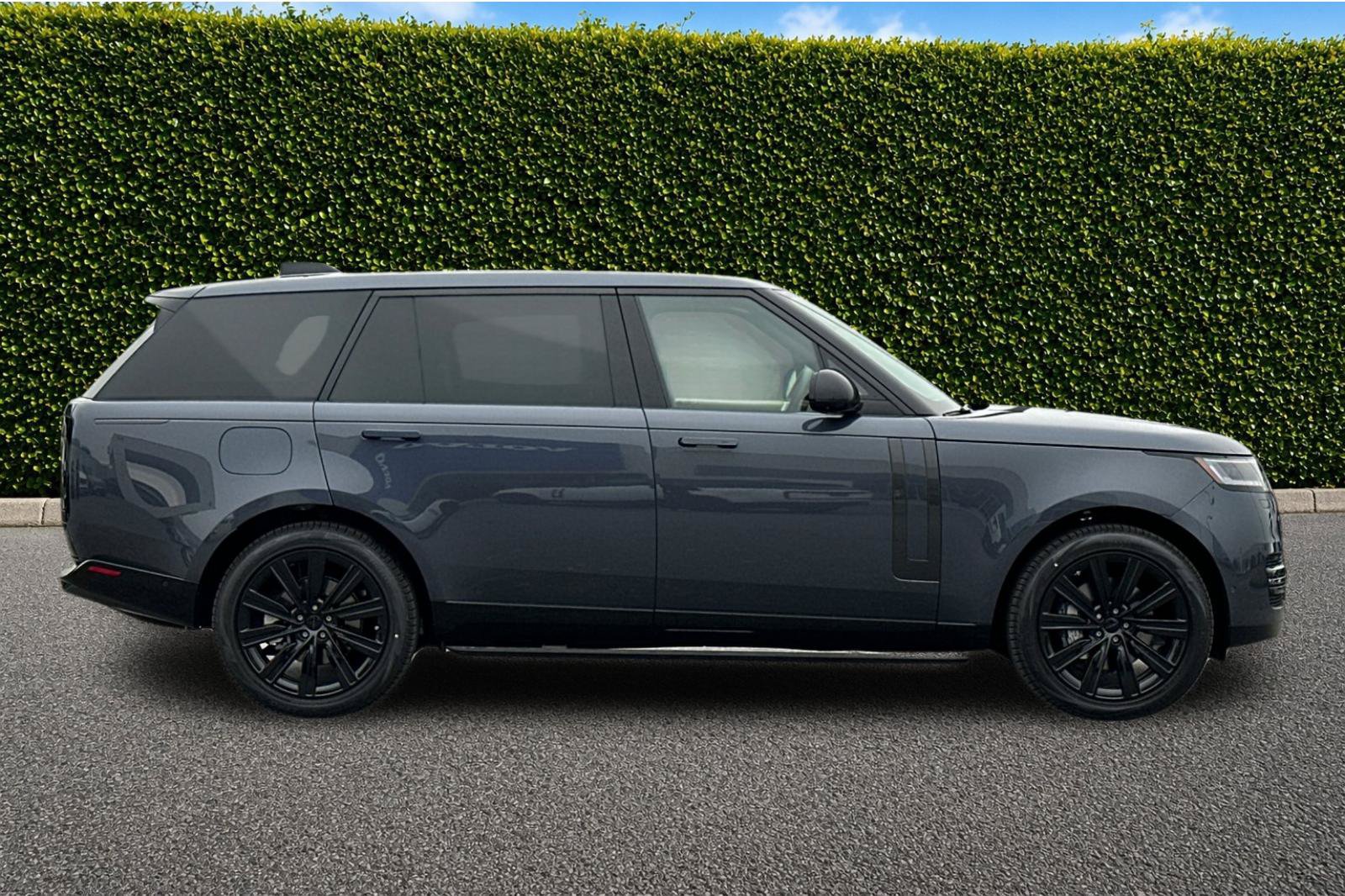 New 2026 Land Rover Range Rover Long Wheelbase SE AWD/4WD image 7