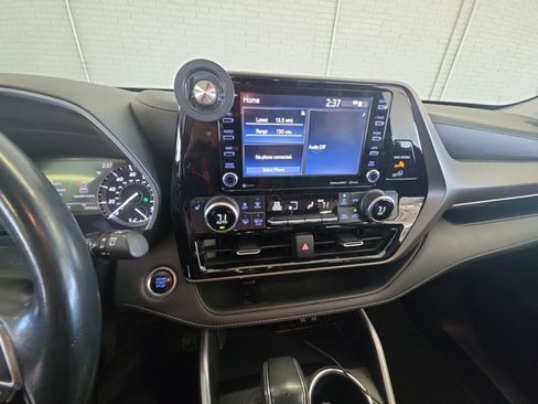 Used 2020 Toyota Highlander XLE AWD/4WD image 14
