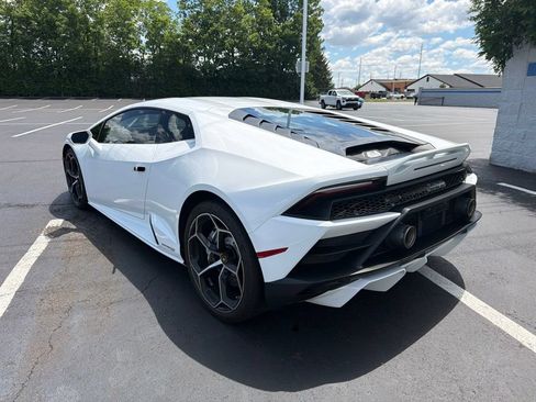 Used 2020 Lamborghini Huracan EVO RWD image 3