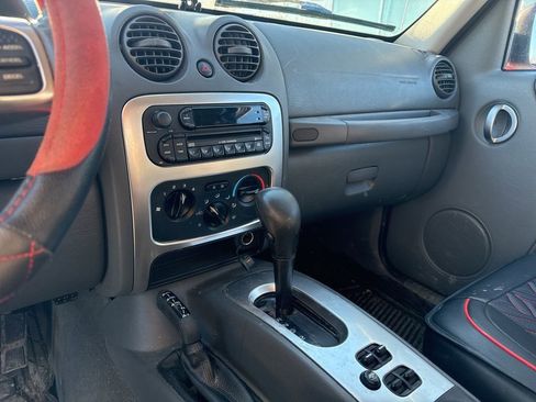 Used 2005 Jeep Liberty Limited image 16